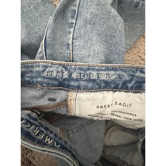 American Eagle Women's Distressed Light Wash High Rise Stretch Jegging 4 X long - Picture 12 of 15